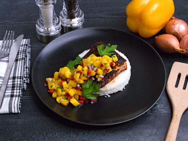 Clean Eats Meal Prep Chili rubbed salmon with mango salsa