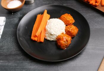 Buffalo Chicken Meatballs (Low-Carb)